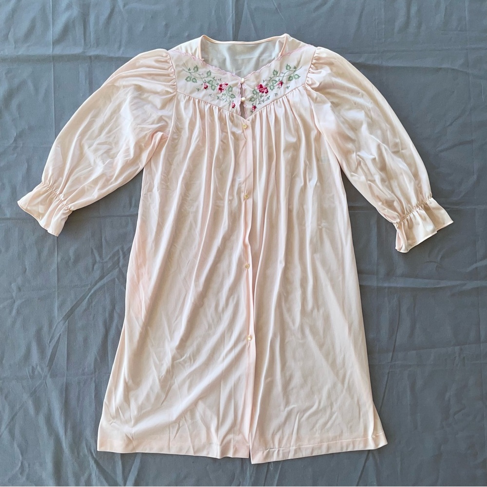 Vintage Lorraine Nightgown Size Small Soft Pink Floral Embroidered Buttons 70’s